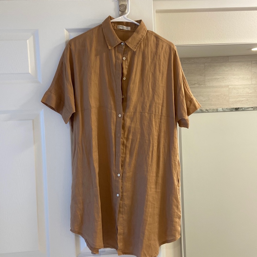 Shirtsleeve shirt dress. Tan color with pockets button up top to bottom sm/med